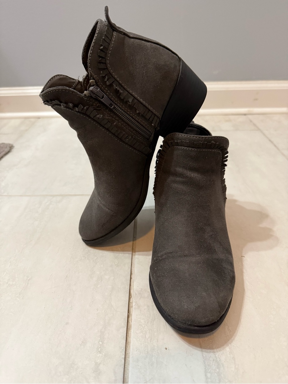 Women's Suede Fringe Ankle Boots - Gray 6 1/2 Wide